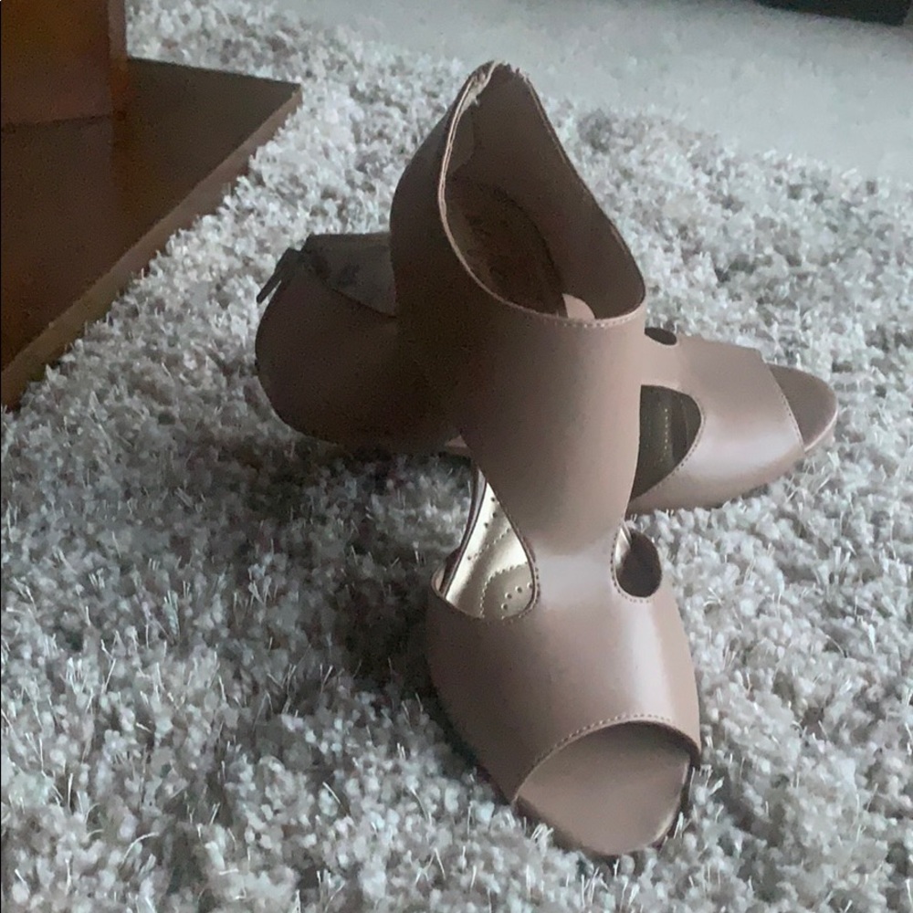 Open toe shoes